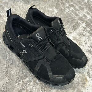 ON RUNNING BLACK SNEAKERS